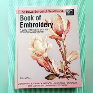 Book of Embroidery / The Bible of Embroidery 400 Pages
